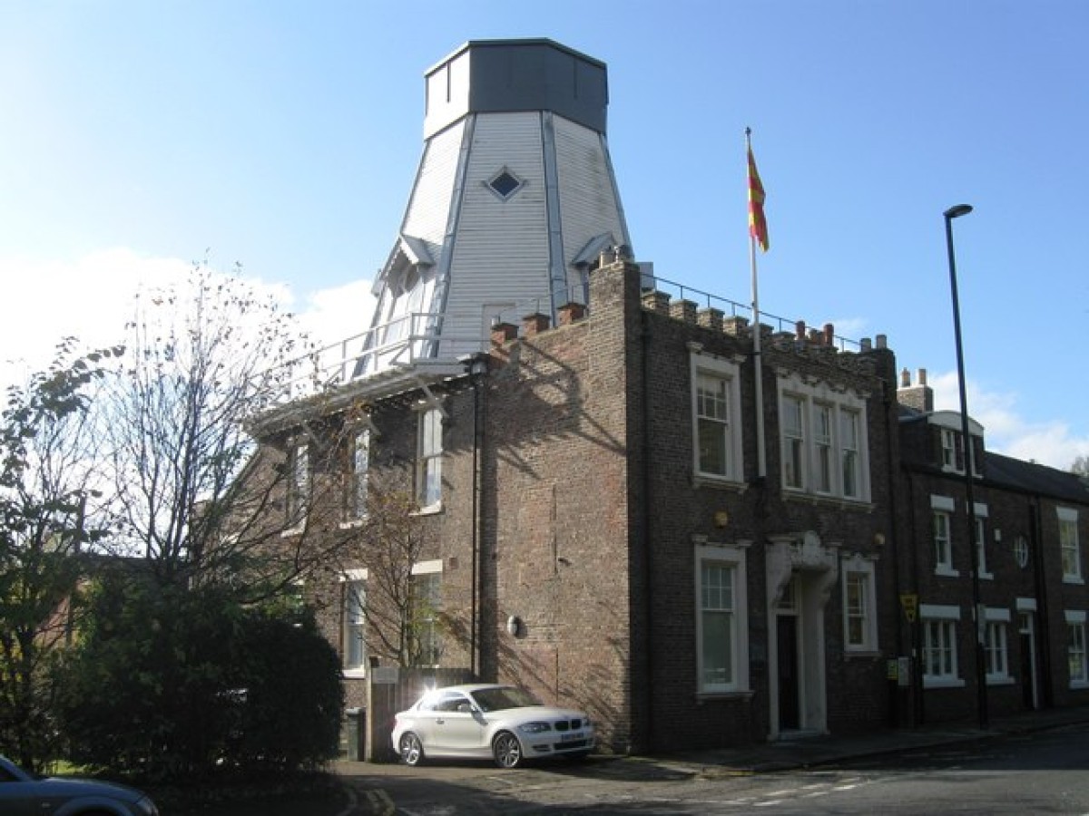 Newcastle's Chimney Mill, Photo by Alex McGregor (CC BY-SA 2.0)